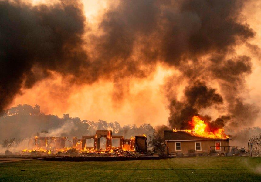 آتش سوزی مهیب در لس آنجلس ، دستور تخلیه 50 هزار نفر صادر شد آتش سوزی مهیب در لس آنجلس ، دستور تخلیه 50 هزار نفر صادر شد
